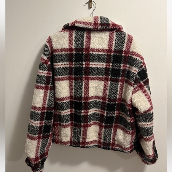 Urban heritage. White red and black plaid Teddy coat. Size large - Picture 6 of 6